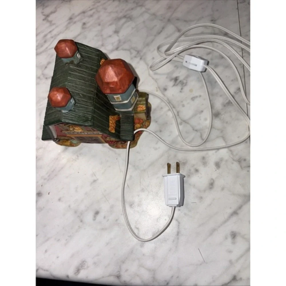 Light Up Crocket Farms Porcelain Barn‎ w/ New Cord Light. Apples Pumpkins Hay